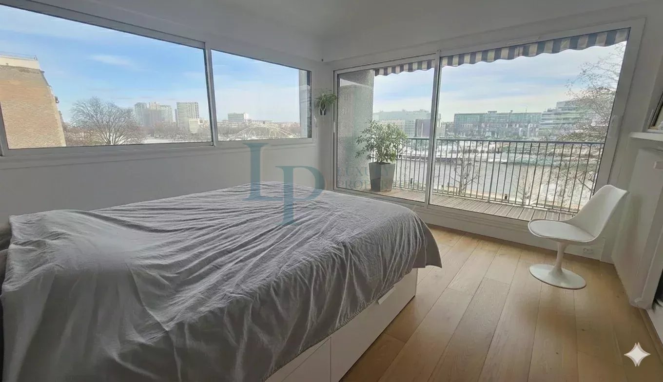 Appartement spacieux  5 pièces Vue Tour Eiffel et dégagée
