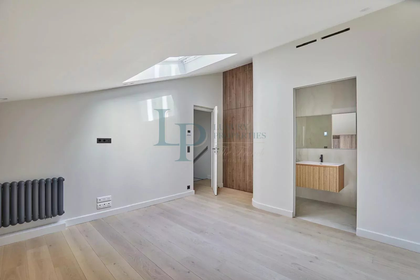 MAISON DE VILLE AVEC COMMERCIALITÉ – MONTMARTRE