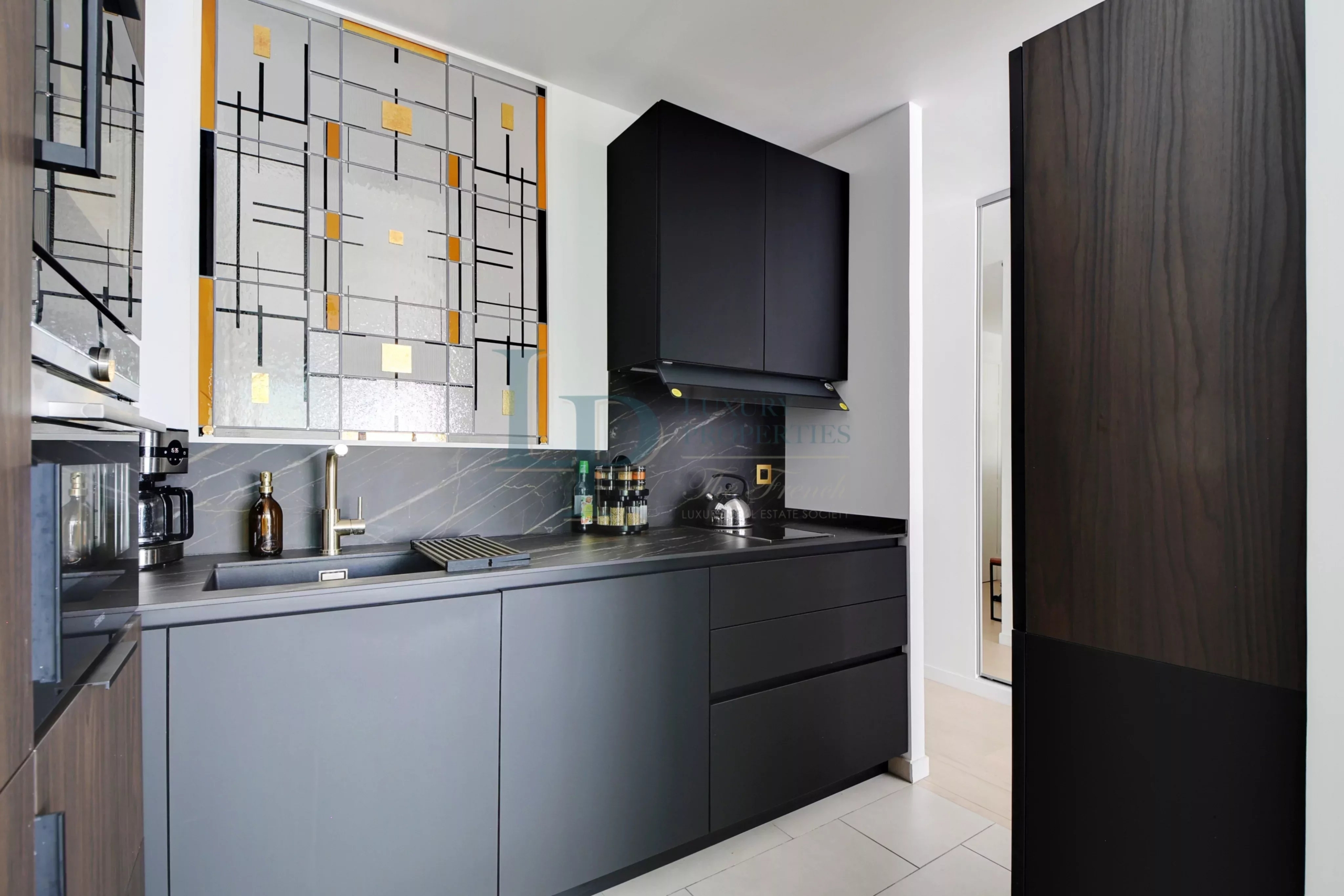 Exclusivité – Paris XVIII – Appartement deux pièces en parfait état – Terrasse – Parking