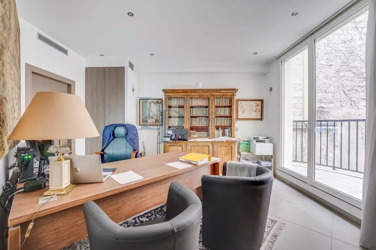 Spacieux appartement de prestige à Paris 8