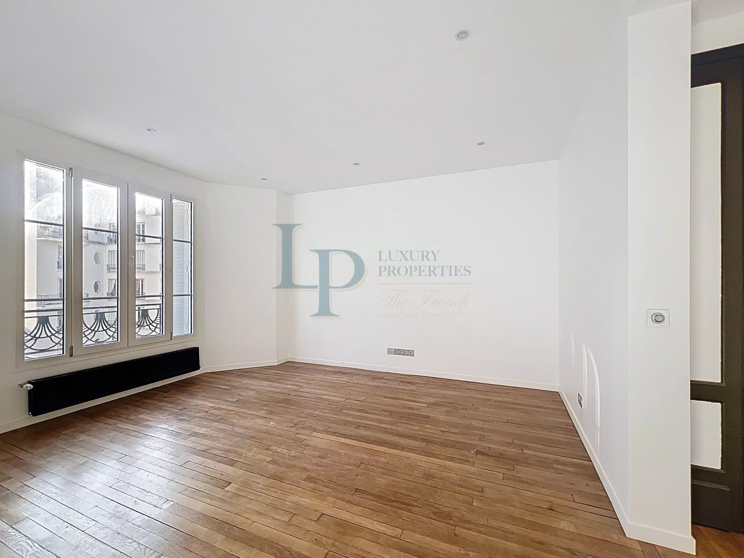 Paris XVI – Appartement 3 pièces entièrement rénové – Proche de toutes les commodités – Deux caves