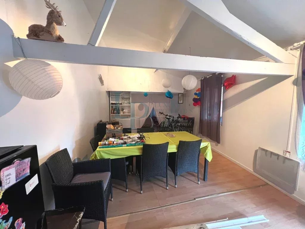 Maison 5 pièces 130 m² et dépendance 50 m² sur terrain de 1165 m² située à Paron