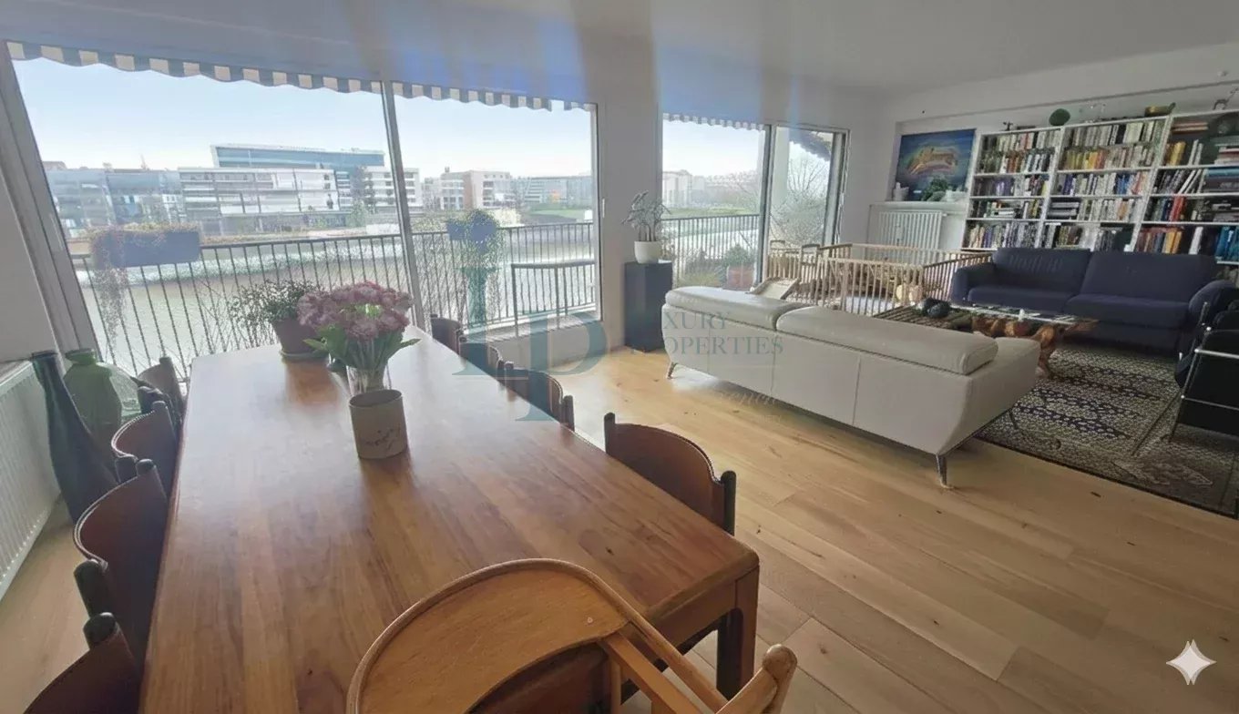 Appartement spacieux  5 pièces Vue Tour Eiffel et dégagée