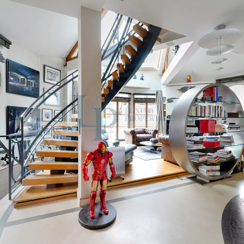 Exclusivité  – Face à l’Hippodrome de Saint-Cloud – Comme une Maison – Terrasse – Cave – Parkings – Piscine