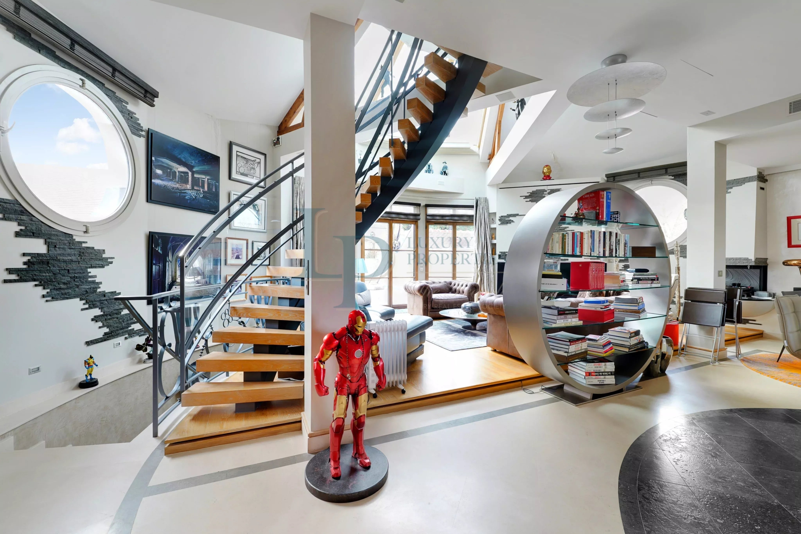 Exclusivité  – Face à l’Hippodrome de Saint-Cloud – Comme une Maison – Terrasse – Cave – Parkings – Piscine