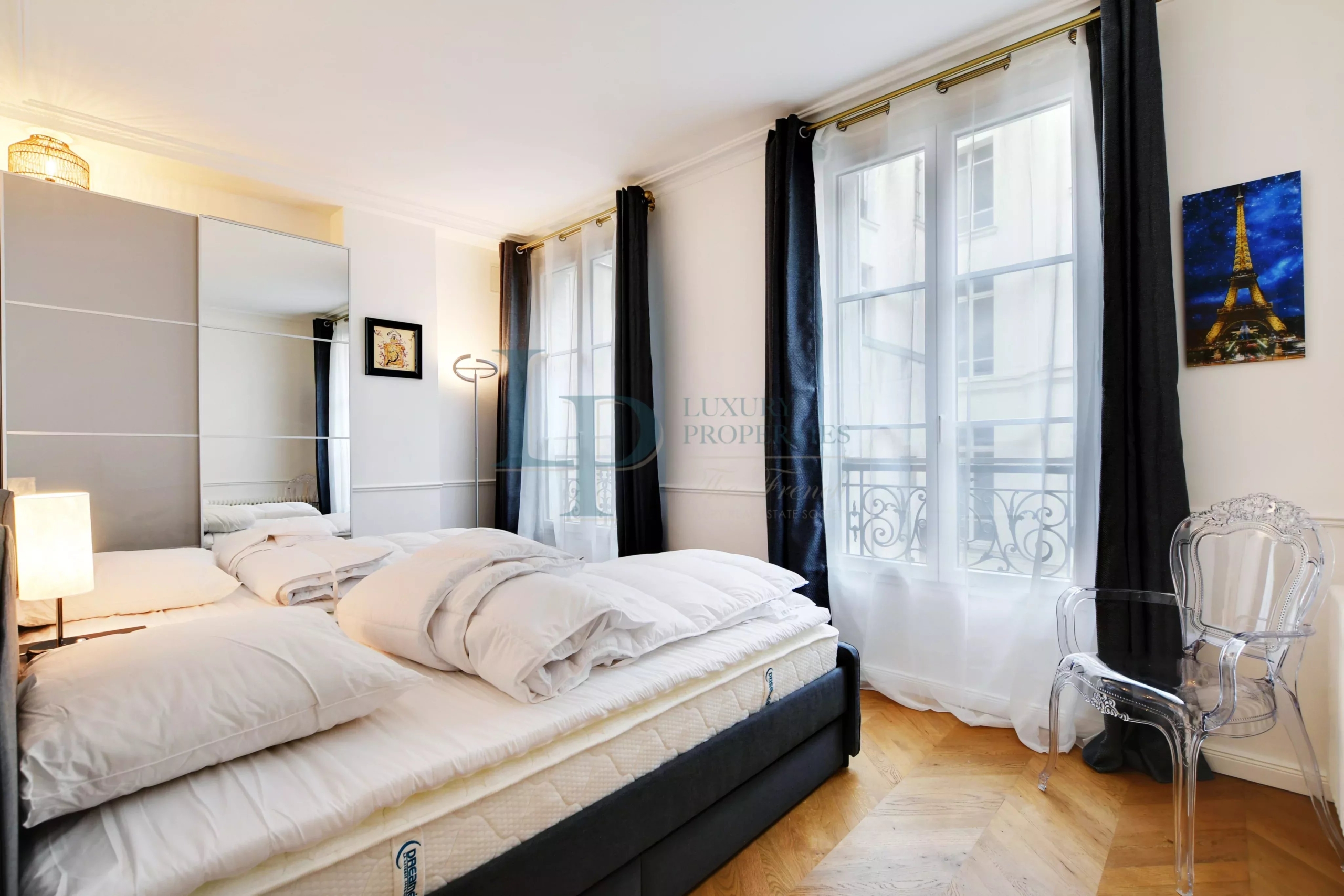 Exclusivité – Paris 8 – Triangle d’Or – Appartement rénové de 81 m2 – Cave – Vendu meublé