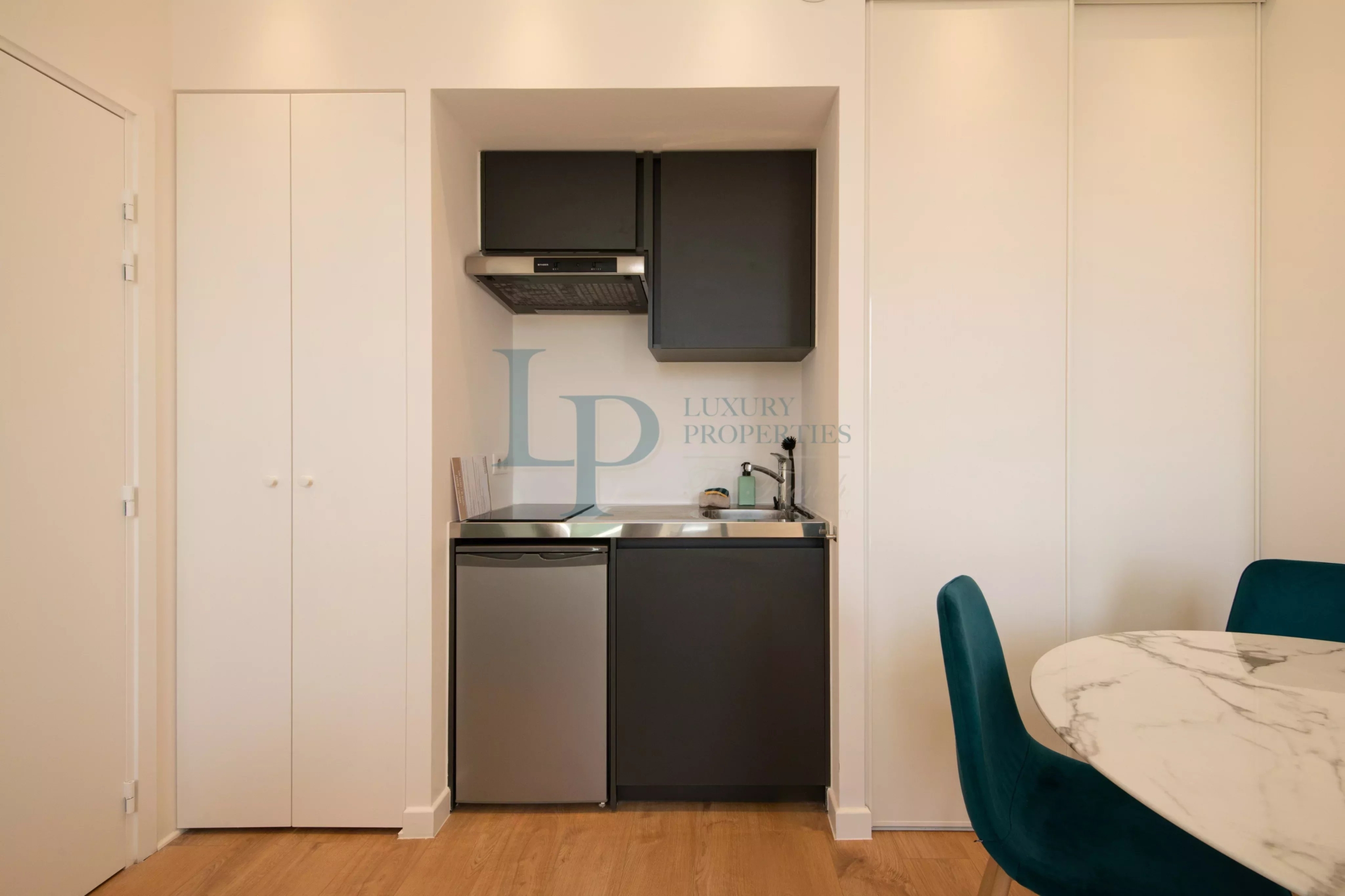 IDÉAL INVESTISSEUR – IMMEUBLE MEUBLÉ À FORT RENDEMENT AU CŒUR DE SAINTE-MAXIME