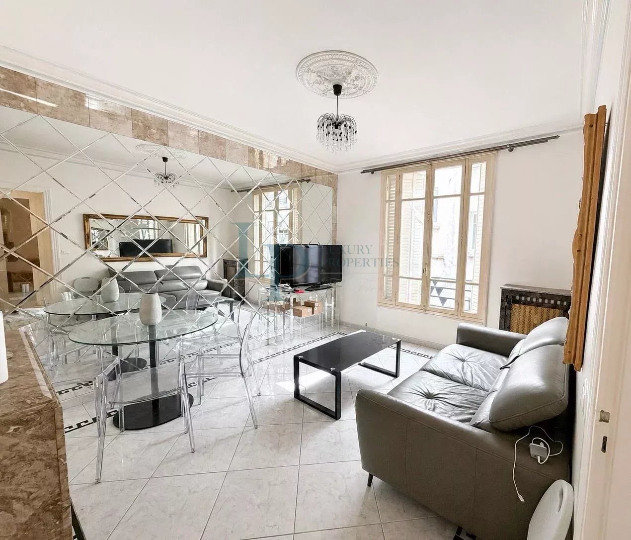 Exclusivité – Paris 8ème – AVENUE HOCHE – 2 pièces