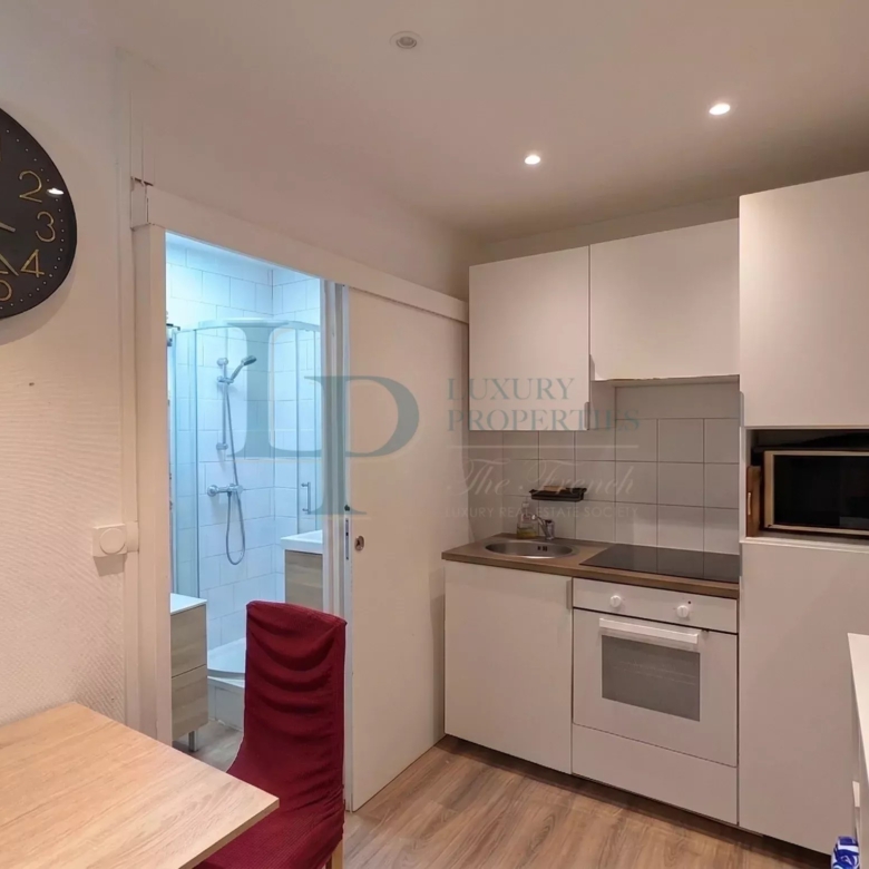 Chambre de service avec salle d’eau – Triangle d’or