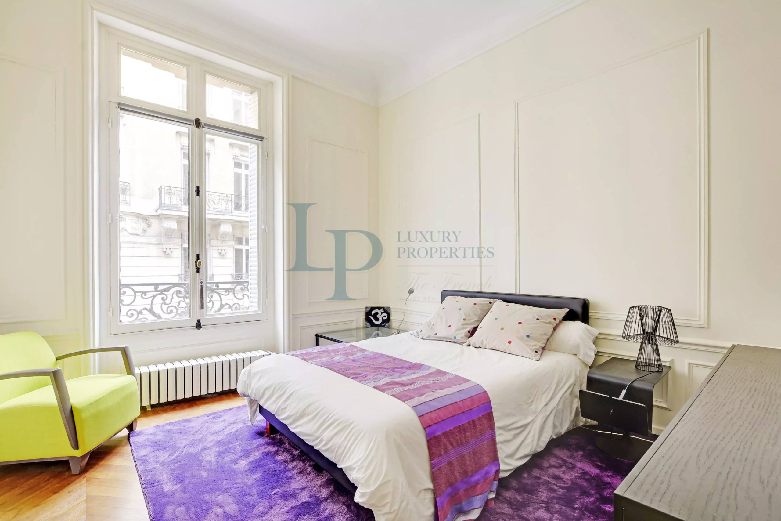 Parc Monceau – Appartement 4 pièces de 133.18 m2 – Ascenseur – Cave – Gardien – Immeuble de Grand Standing