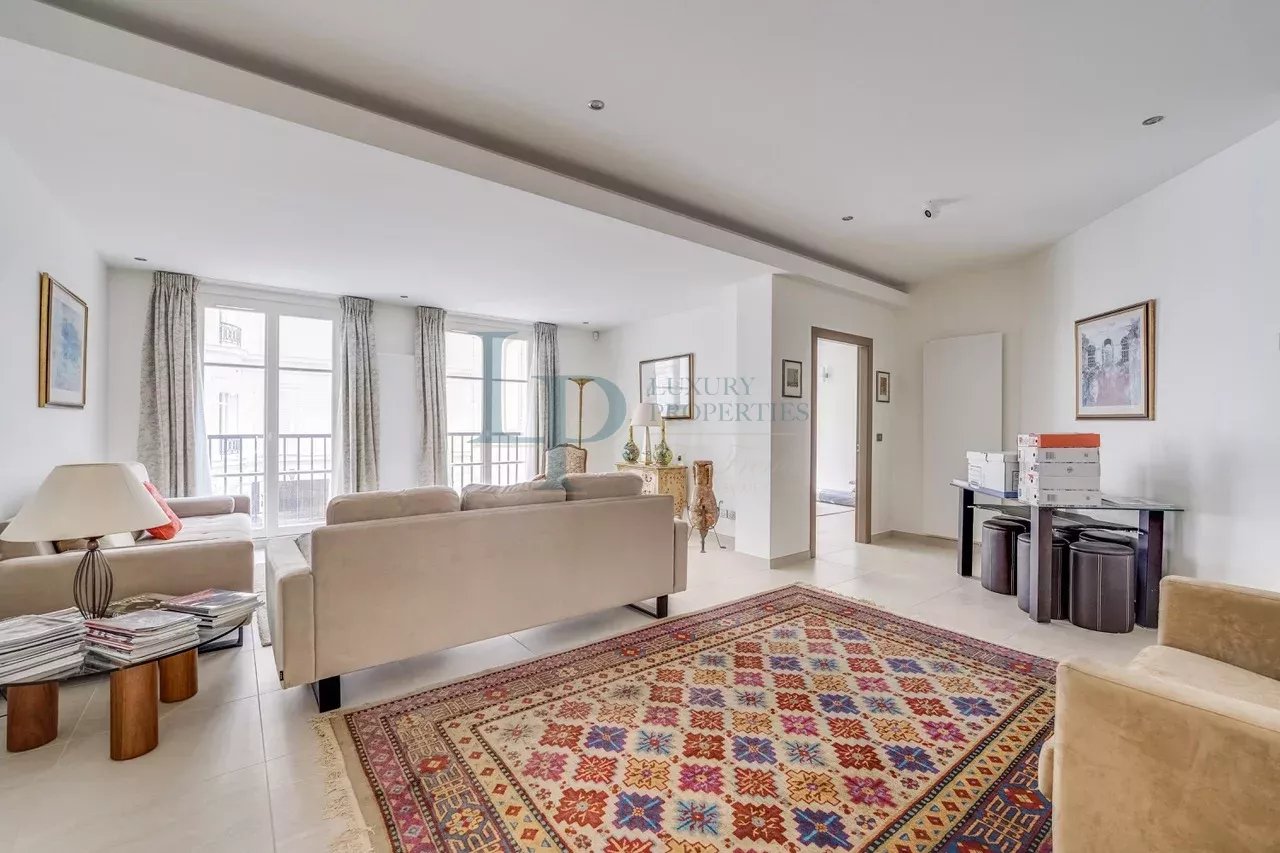 Spacieux appartement de prestige à Paris 8