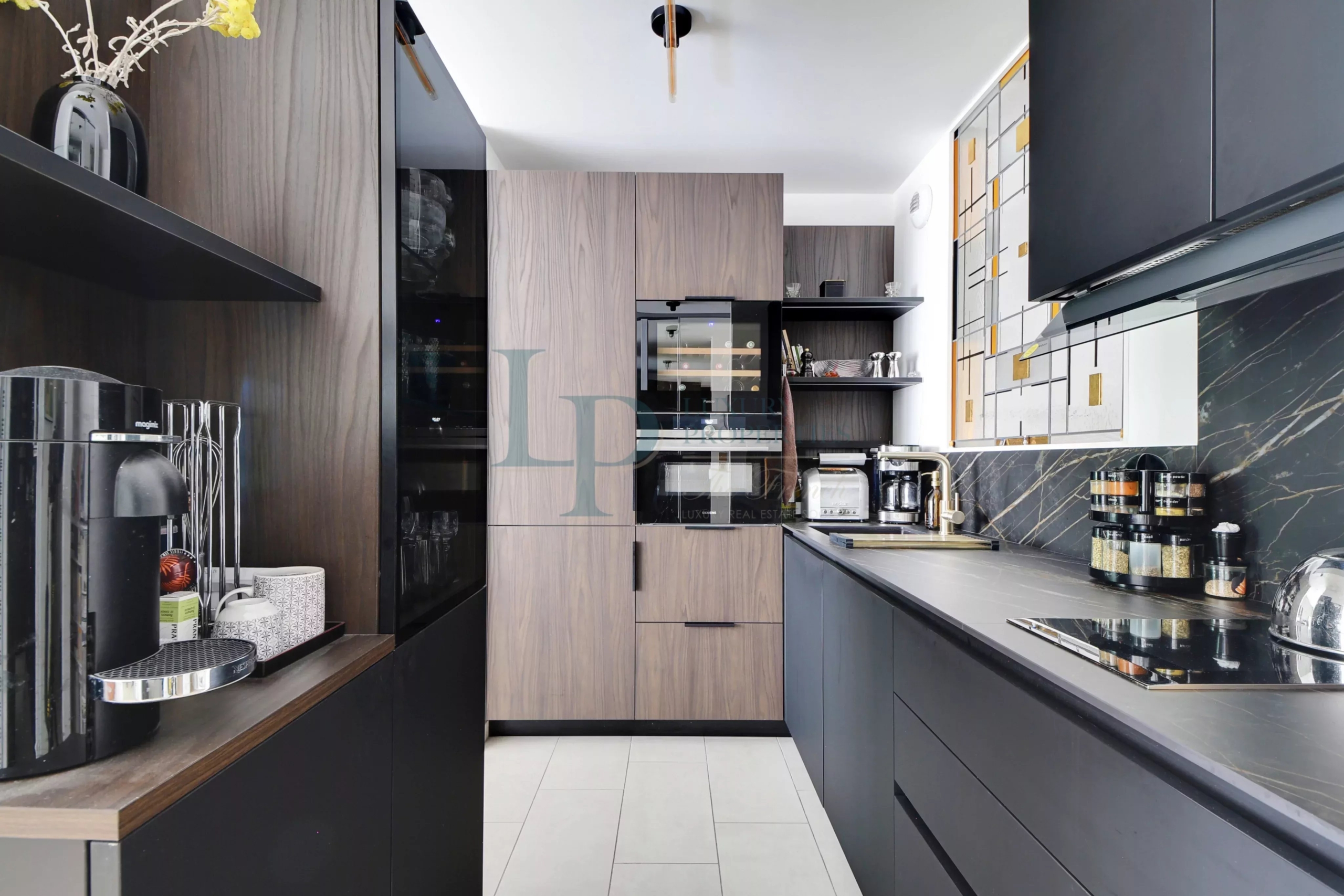 Exclusivité – Paris XVIII – Appartement deux pièces en parfait état – Terrasse – Parking