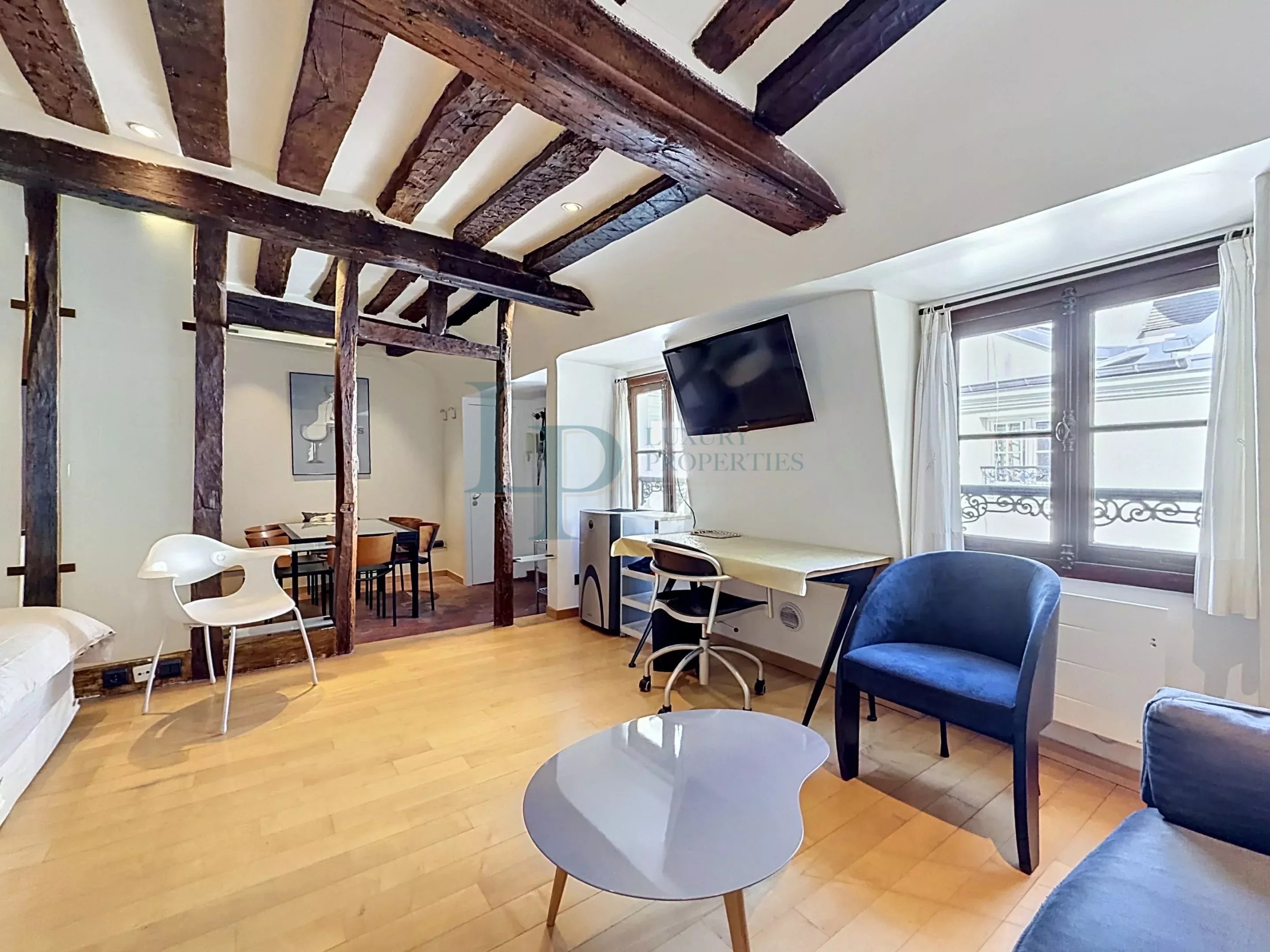 Exclusivité – Île Saint-Louis – Studio / Deux pièces – Dernier étage – Charme parisien
