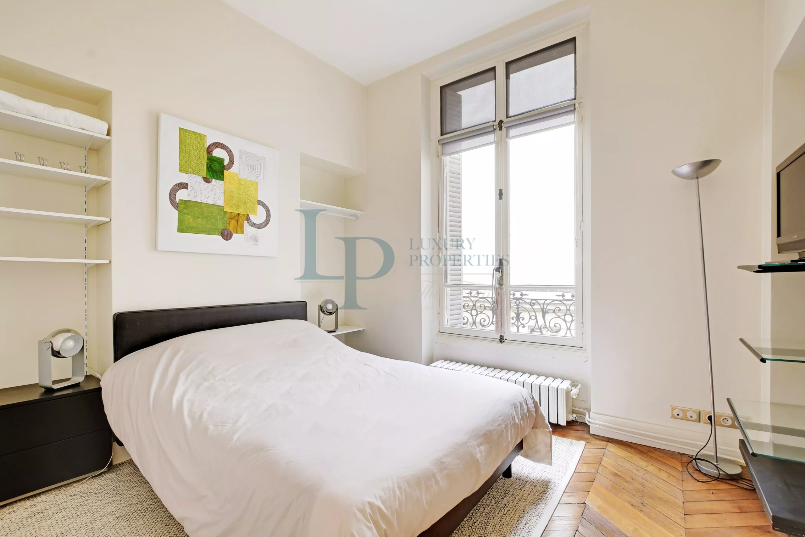 Parc Monceau – Appartement 4 pièces de 133.18 m2 – Ascenseur – Cave – Gardien – Immeuble de Grand Standing