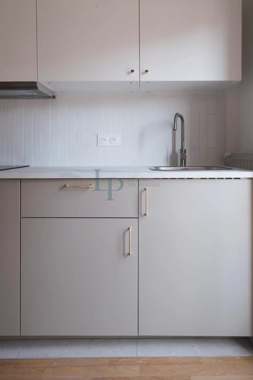 EXCLUSIVITÉ – Studio Paris 8ème rue du Faubourg Saint-Honoré – 28 m2