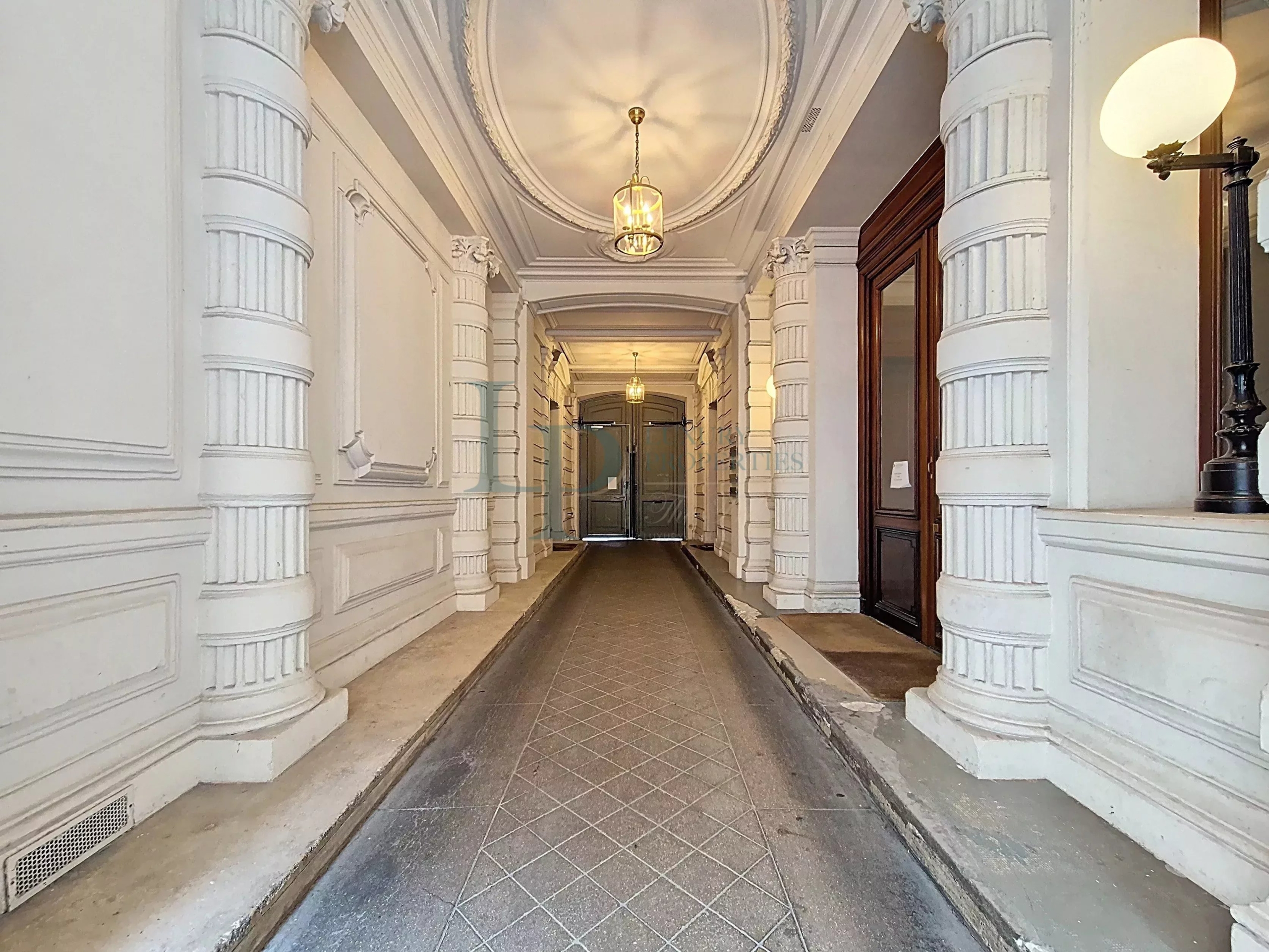 PARIS 8 – PARC MONCEAU / HAUSSMANN – BUREAUX D’ENVIRON 400 M2