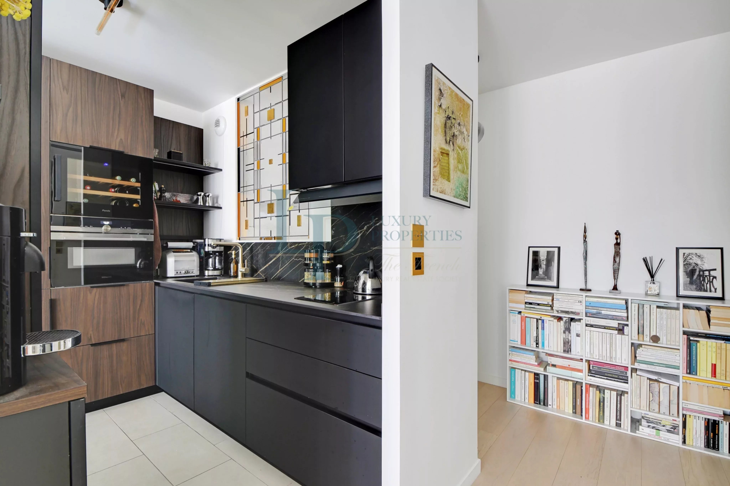 Exclusivité – Paris XVIII – Appartement deux pièces en parfait état – Terrasse – Parking