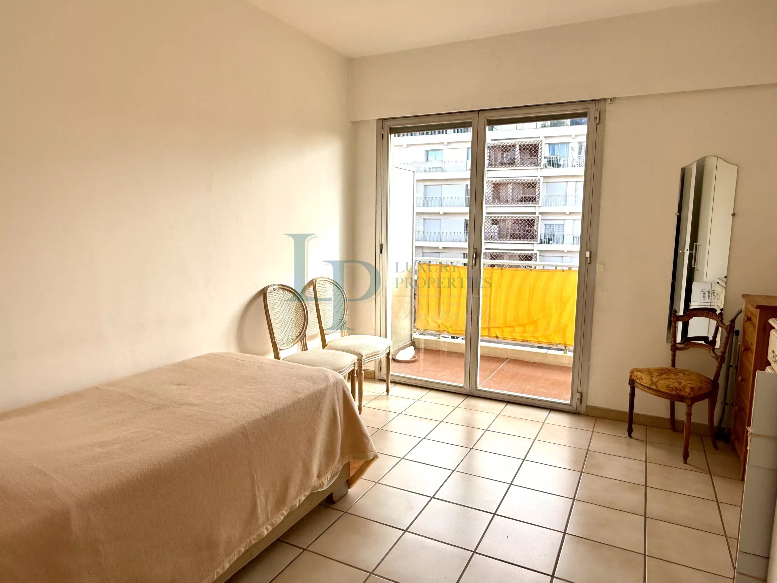 Appartement lumineux à Antibes avec piscine et tennis
