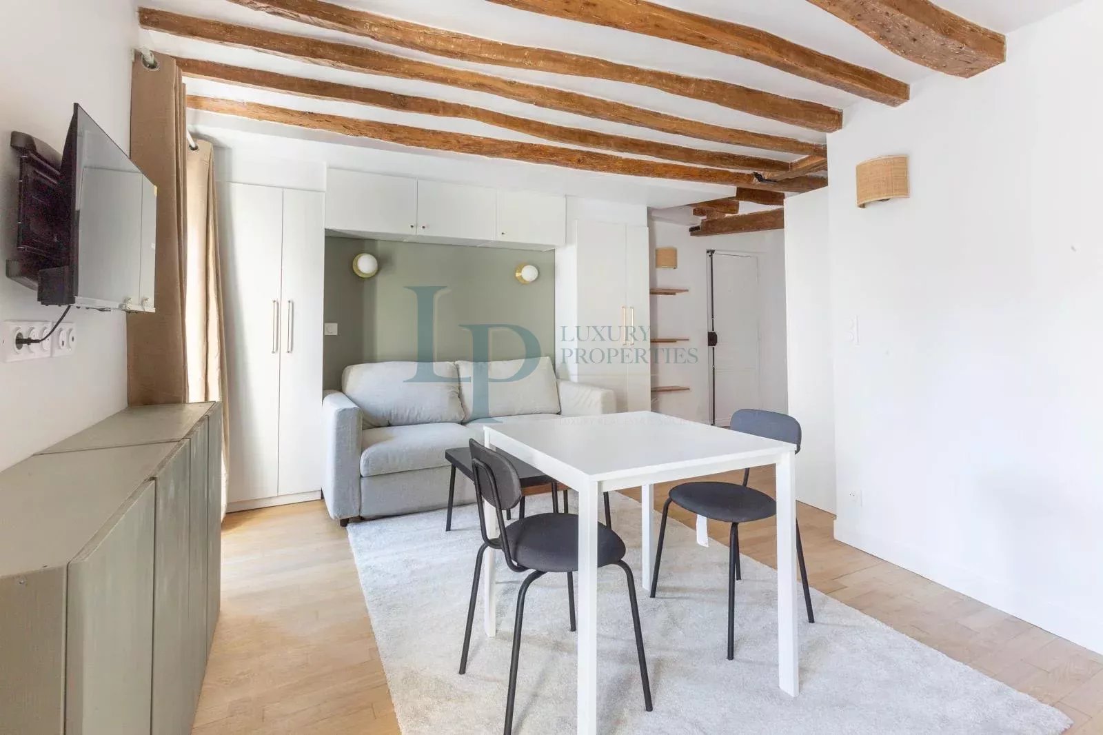 EXCLUSIVITÉ – Studio Paris 8ème rue du Faubourg Saint-Honoré – 28 m2