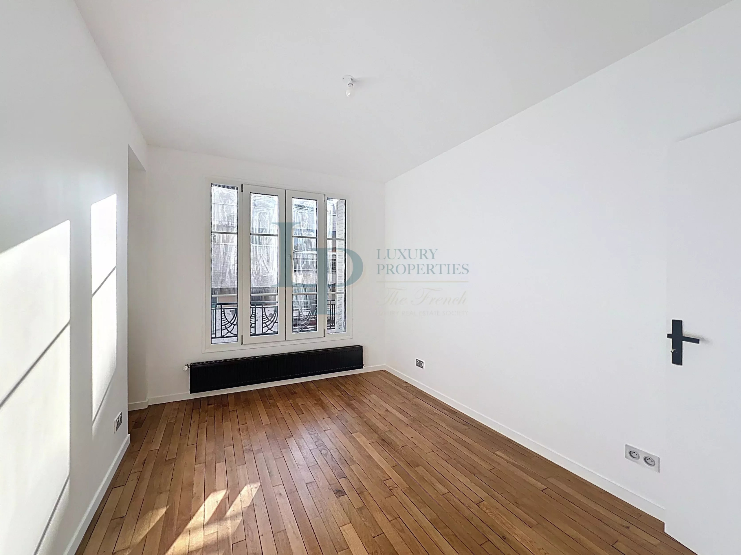 Paris XVI – Appartement 3 pièces entièrement rénové – Proche de toutes les commodités – Deux caves