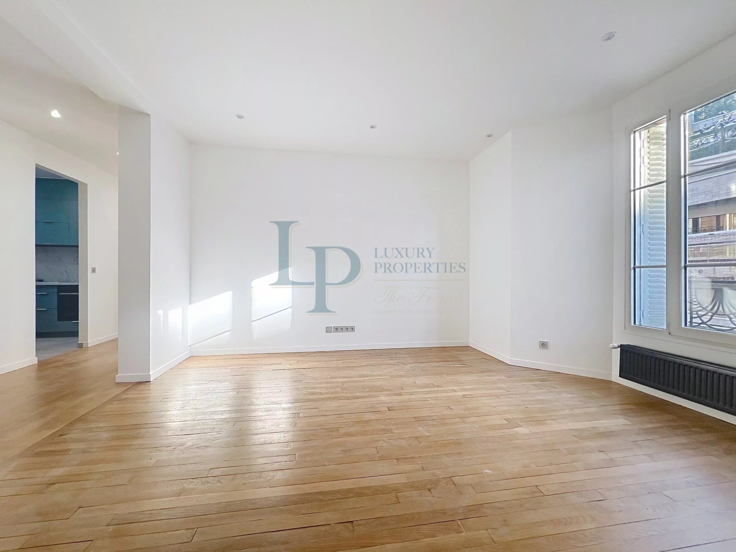 Paris XVI – Appartement 3 pièces entièrement rénové – Proche de toutes les commodités – Deux caves