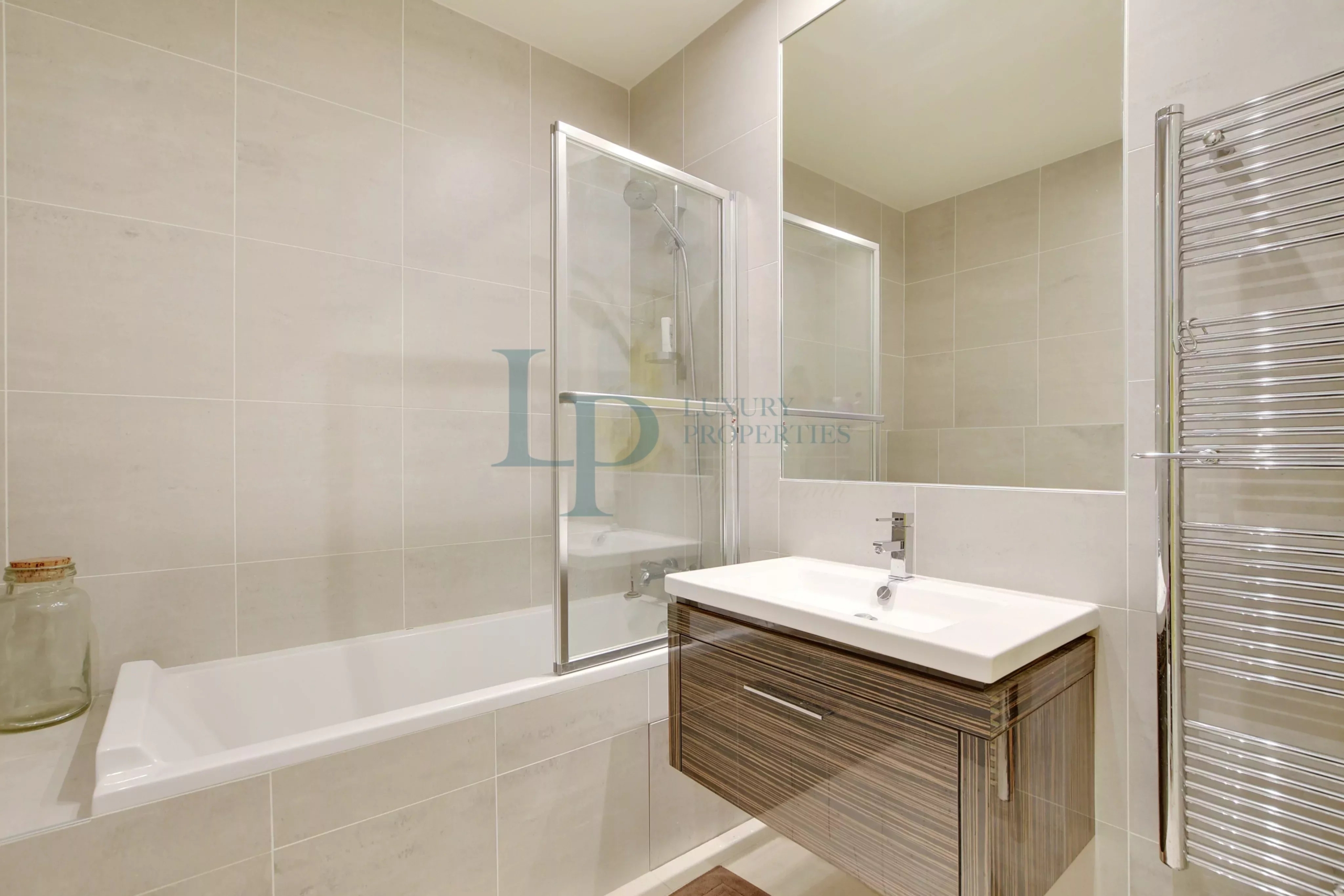 Parc Monceau – Appartement 4 pièces de 133.18 m2 – Ascenseur – Cave – Gardien – Immeuble de Grand Standing