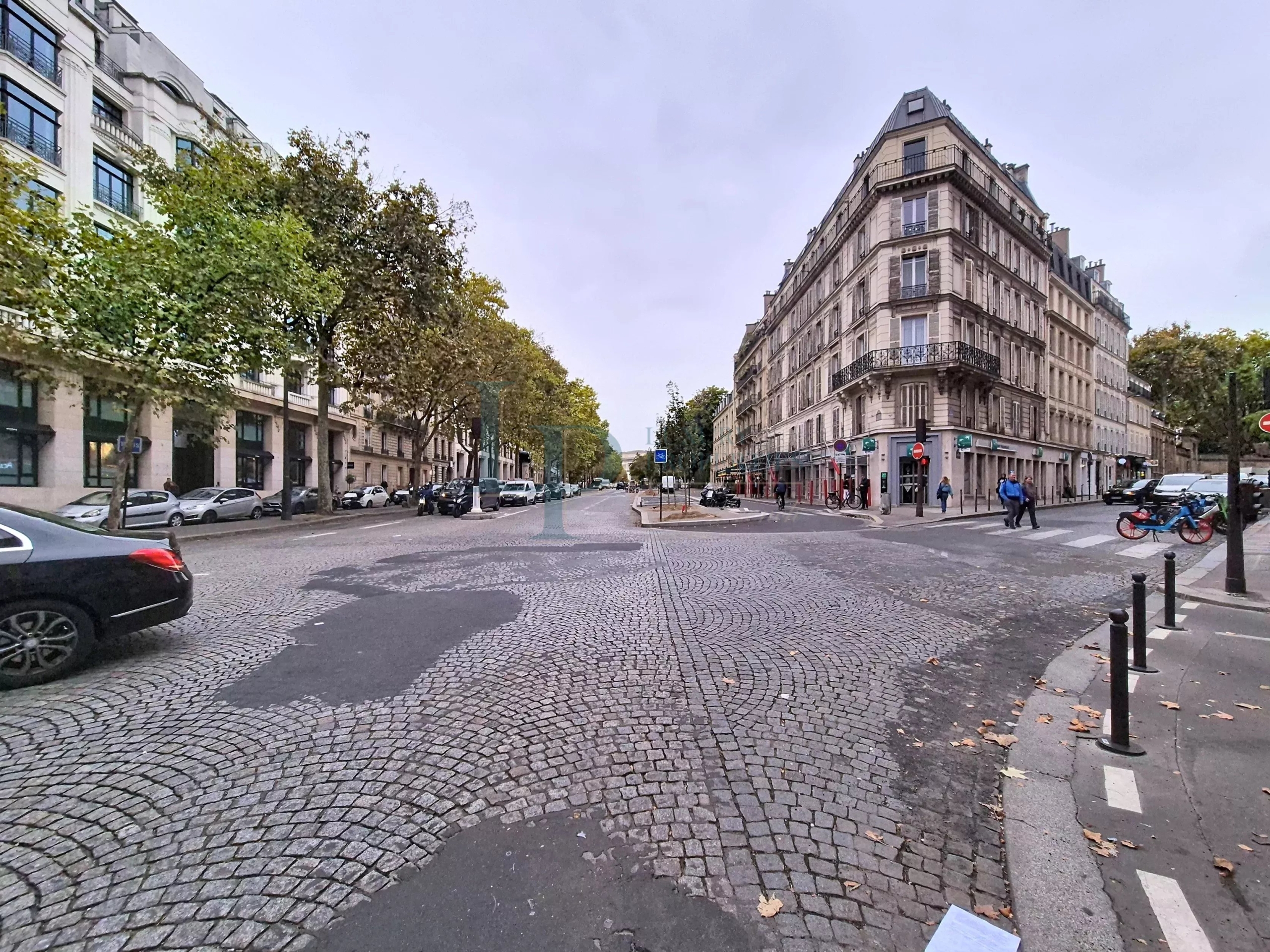Studette Paris 8 m2, Friedland, Place de l’Etoile, parc Monceau, Haussmann,  premier achat, pied-à-terre