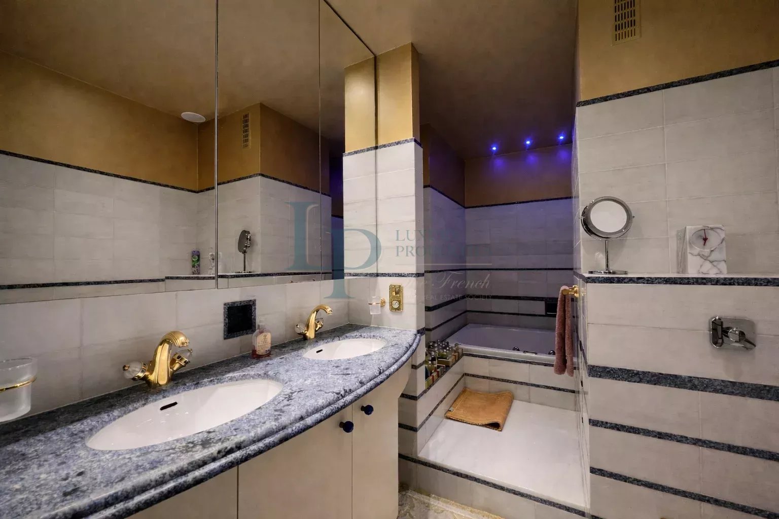 Paris VIII – Avenue Montaigne – Triangle d´Or – Appartement 3 pièces – Prestige