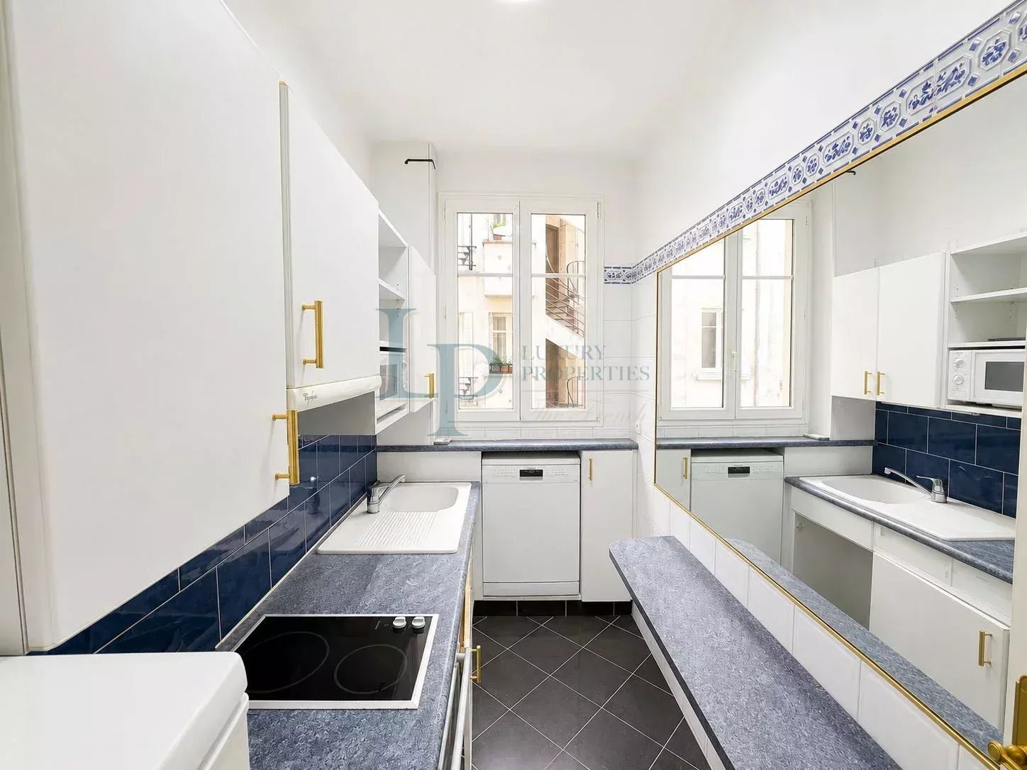 Exclusivité – Paris 8ème – AVENUE HOCHE – 2 pièces