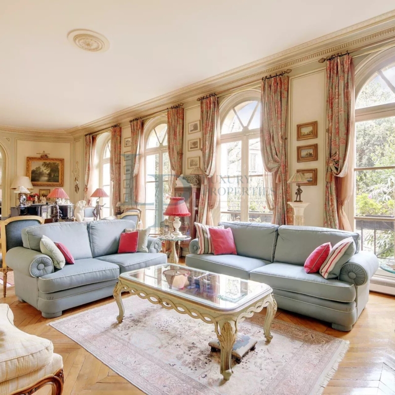 HÔTEL PARTICULIER – HAMEAU PRIVÉ – PARIS XVI