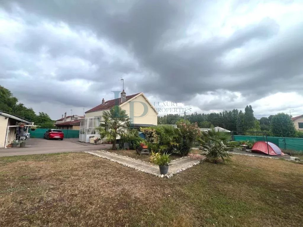 Maison 5 pièces 130 m² et dépendance 50 m² sur terrain de 1165 m² située à Paron