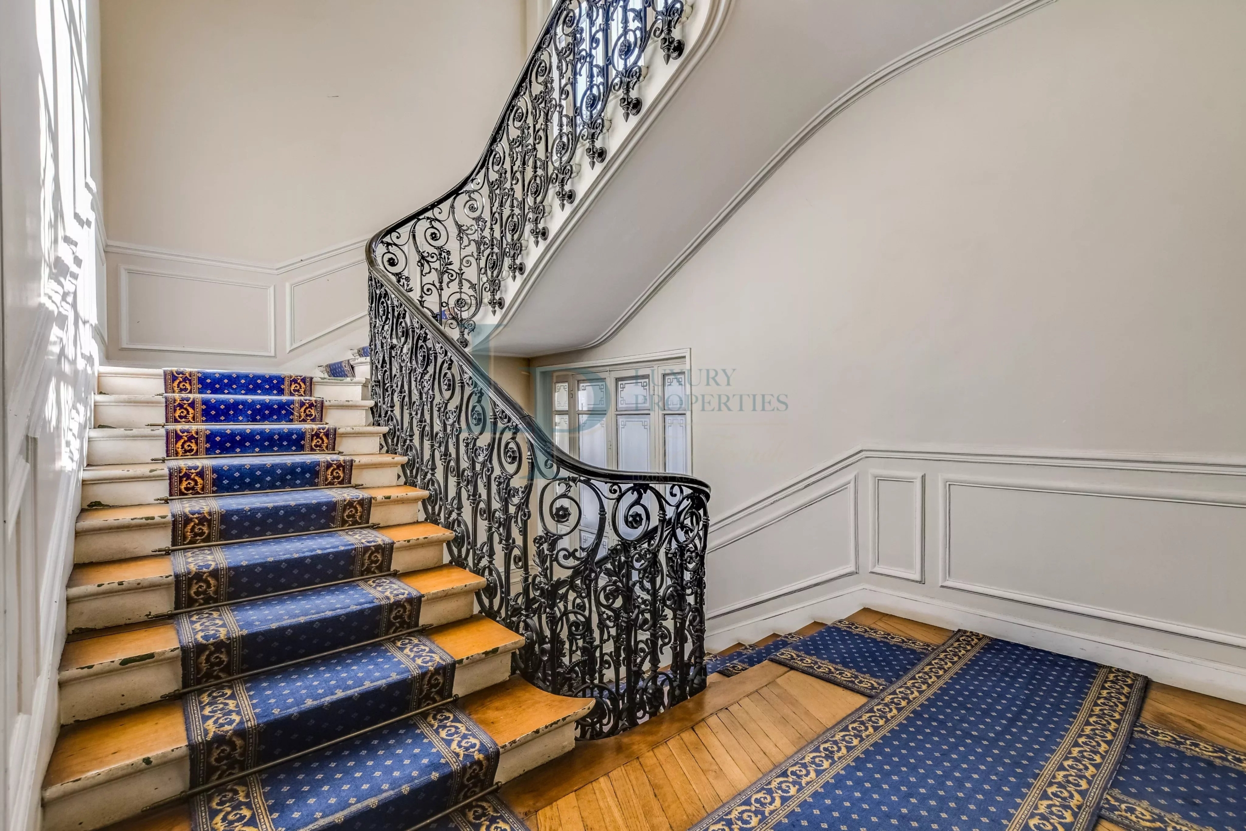 PARIS VIII – TRIANGLE D’OR | APPARTEMENT DE RÉCEPTION – 184 M²