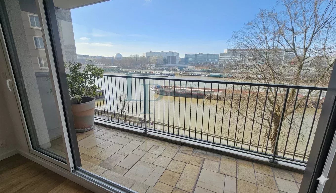 Appartement spacieux  5 pièces Vue Tour Eiffel et dégagée