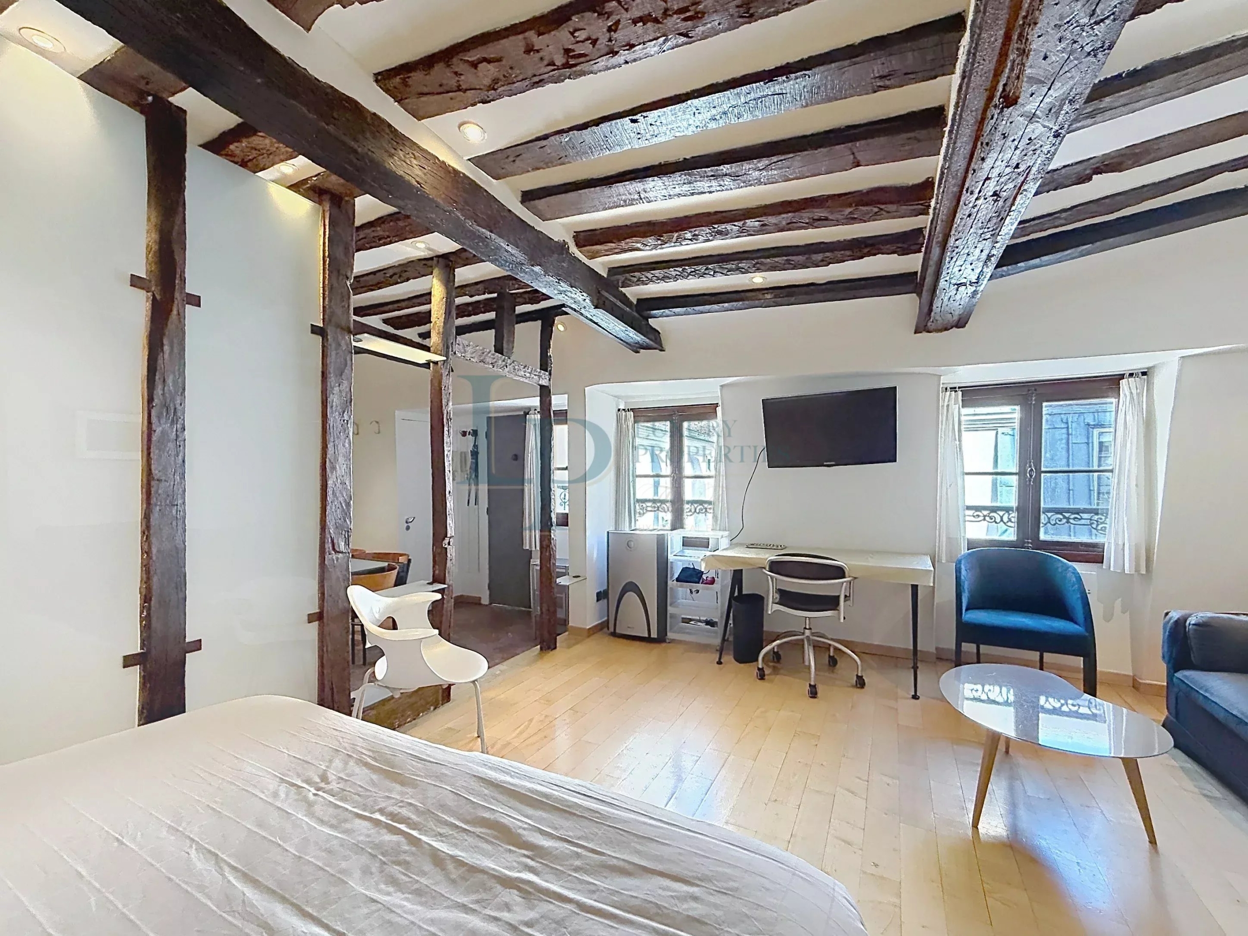 Exclusivité – Île Saint-Louis – Studio / Deux pièces – Dernier étage – Charme parisien