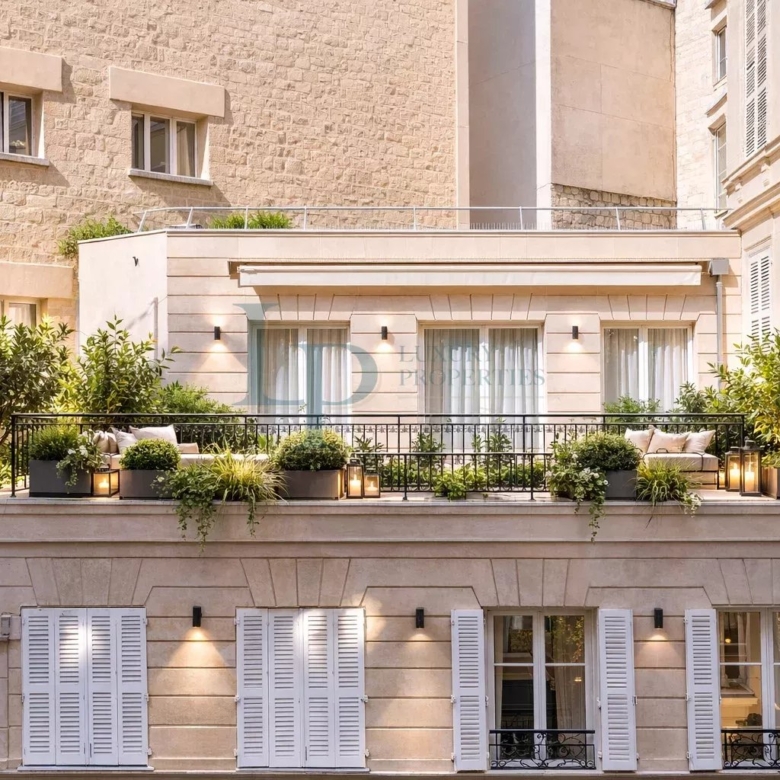 PARIS VIII – SAINT-HONORÉ / HAUSSMANN – DERNIER ÉTAGE AVEC TERRASSE PLEIN SUD