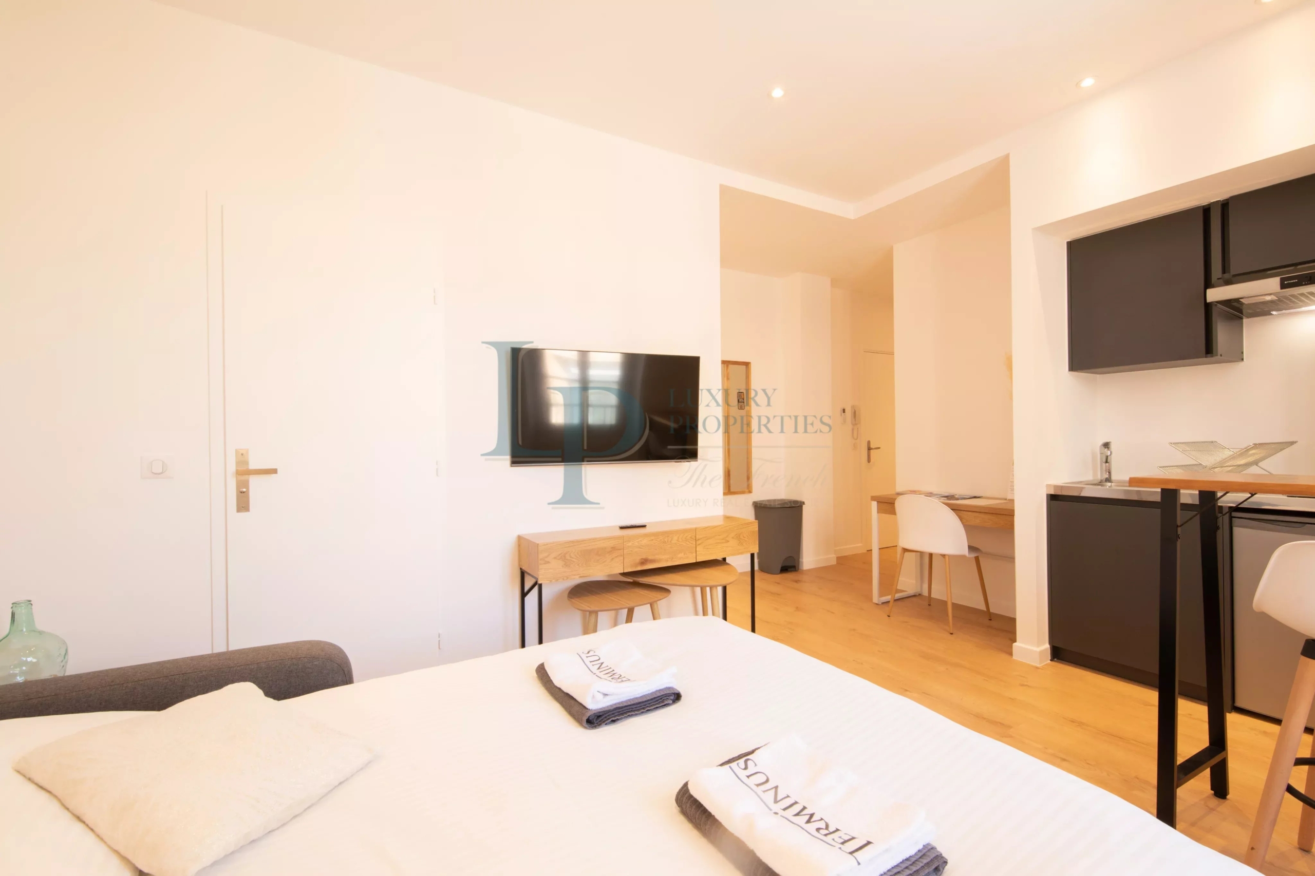 IDÉAL INVESTISSEUR – IMMEUBLE MEUBLÉ À FORT RENDEMENT AU CŒUR DE SAINTE-MAXIME