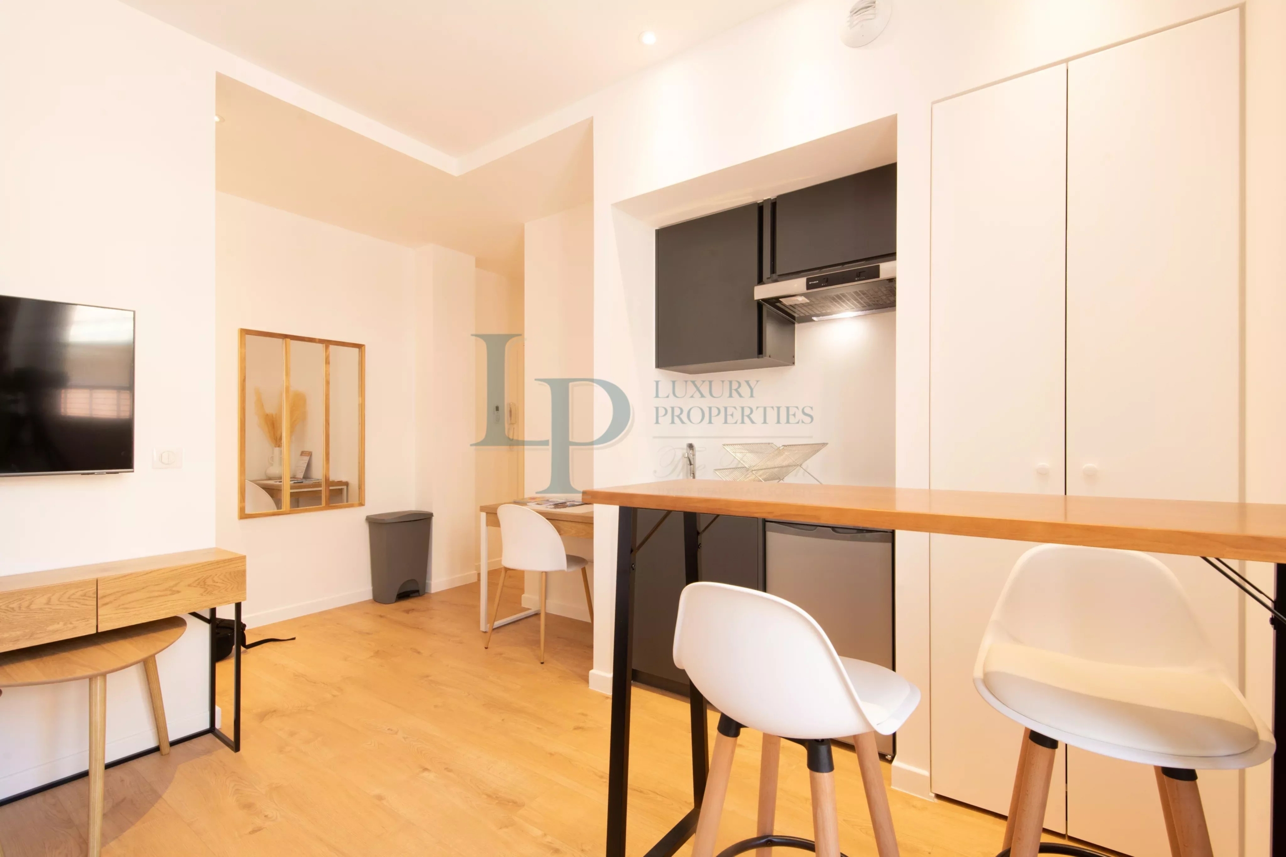 IDÉAL INVESTISSEUR – IMMEUBLE MEUBLÉ À FORT RENDEMENT AU CŒUR DE SAINTE-MAXIME