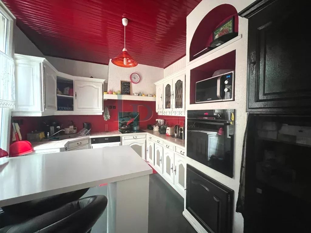 Maison 5 pièces 130 m² et dépendance 50 m² sur terrain de 1165 m² située à Paron