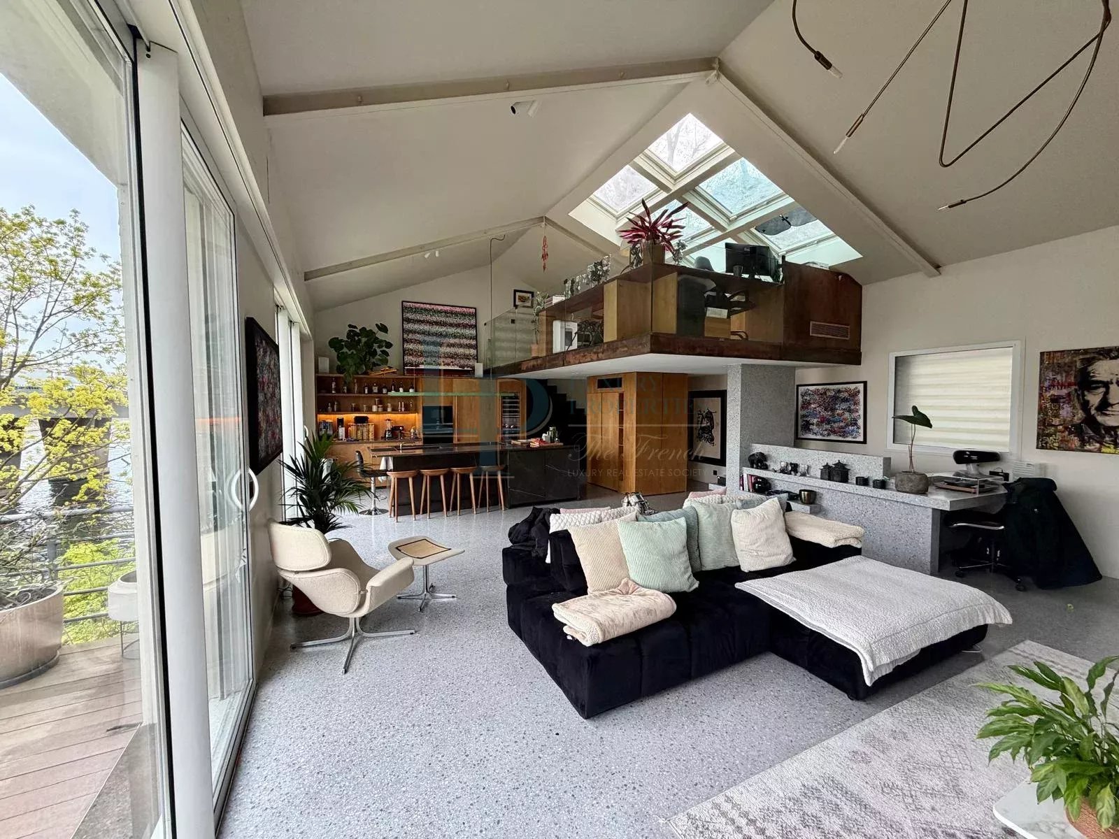 NEUILLY-SUR-SEINE – BORDS DE SEINE – Vue panoramique – Rénovation d’exception – Prestations ultra premium