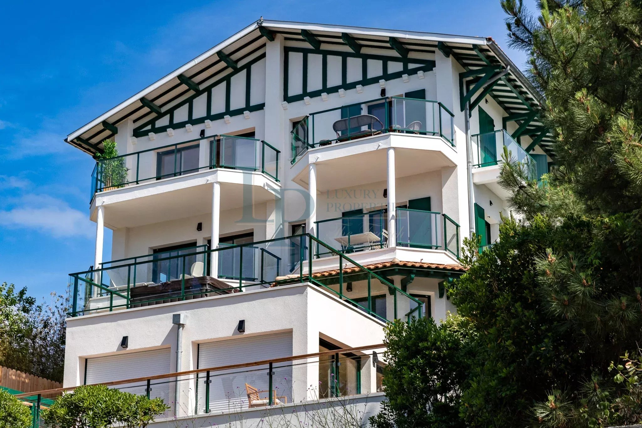 SPECIAL INVESTISSEMENT DE LUXE – APPARTEMENT 4 PIÈCES MEUBLÉ – 155 M² – VUE MER – PYLA-SUR-MER
