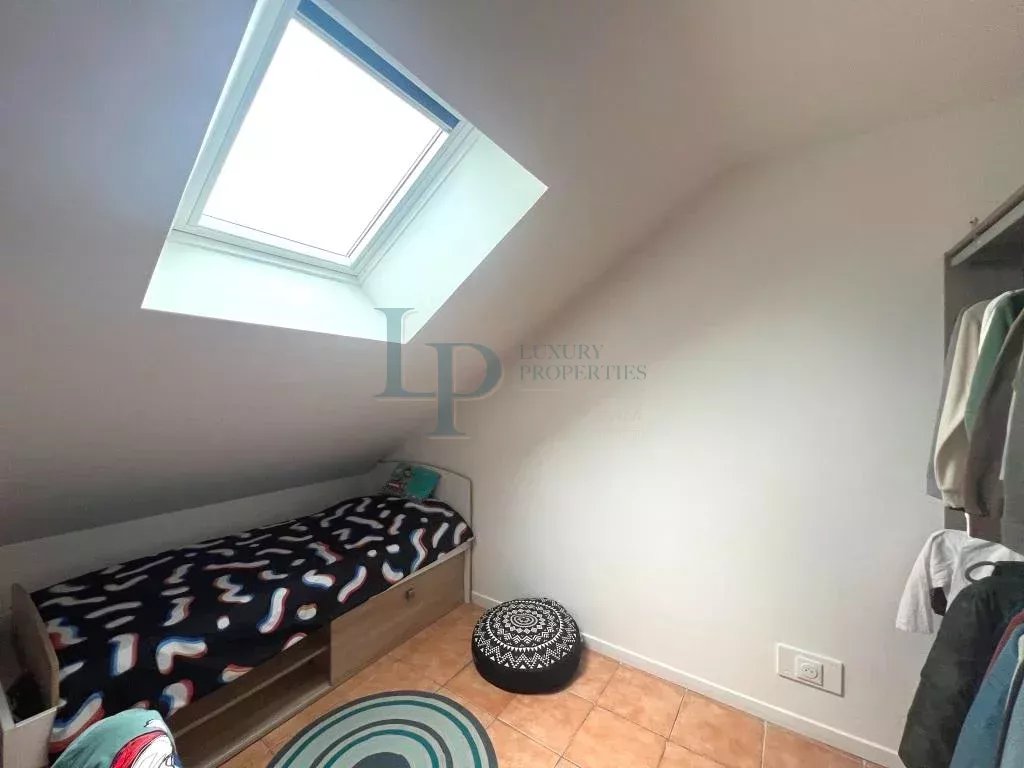 Maison 5 pièces 130 m² et dépendance 50 m² sur terrain de 1165 m² située à Paron