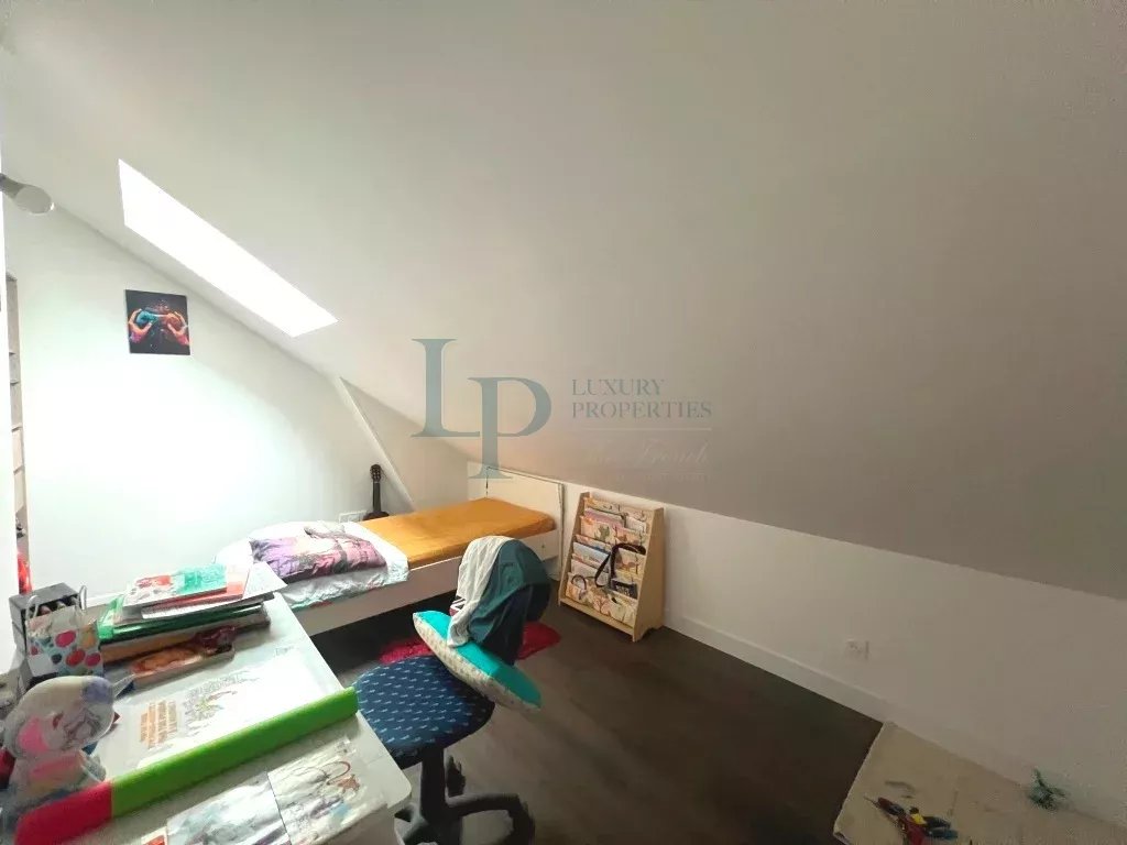 Maison 5 pièces 130 m² et dépendance 50 m² sur terrain de 1165 m² située à Paron