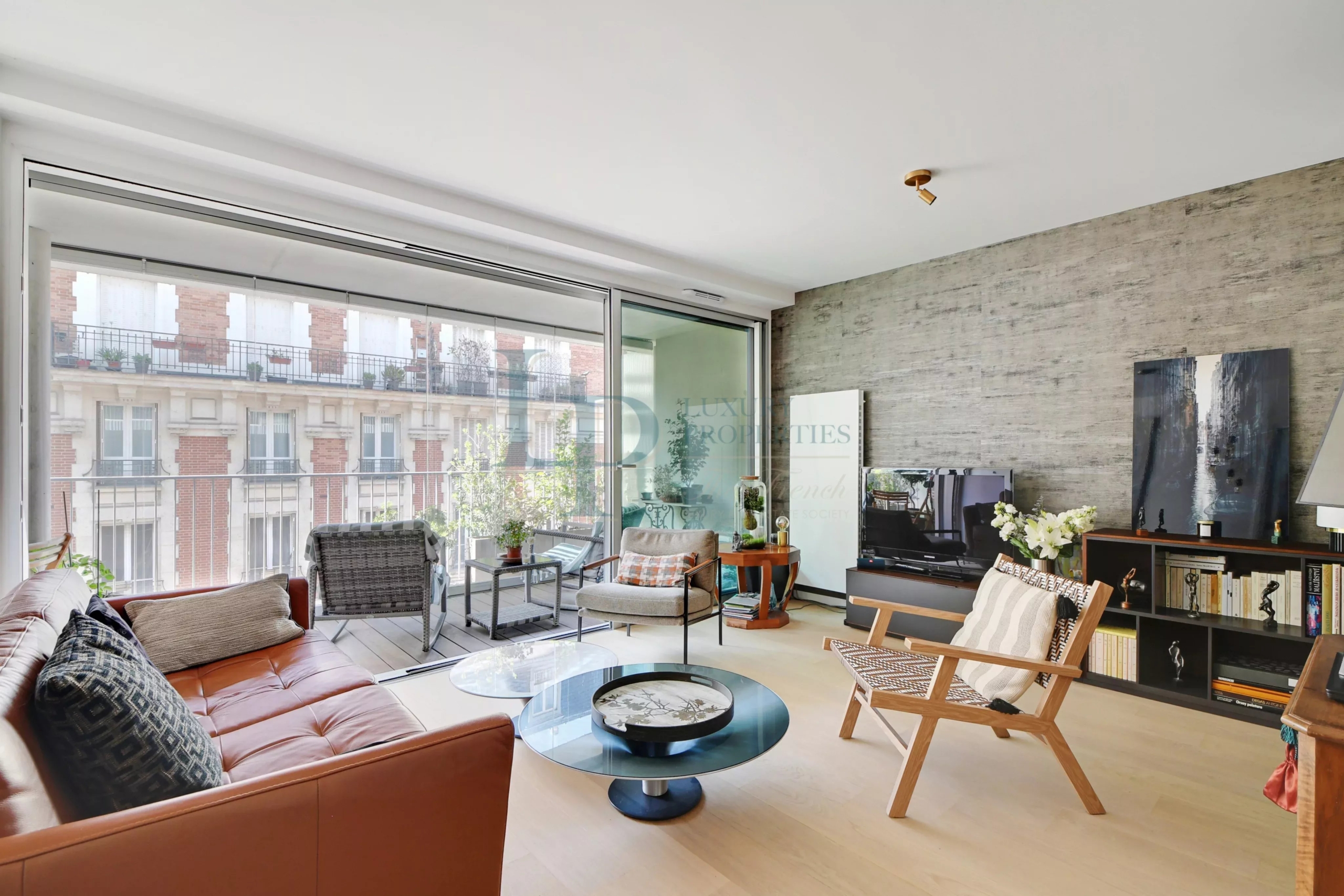 Exclusivité – Paris XVIII – Appartement deux pièces en parfait état – Terrasse – Parking