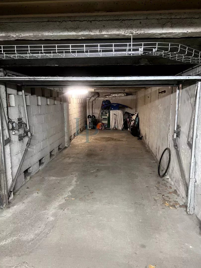 EXCLUSIVITÉ – NEUILLY SUR SEINE – DOUBLE BOX  – RUE PERRONET