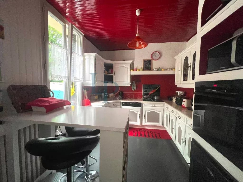 Maison 5 pièces 130 m² et dépendance 50 m² sur terrain de 1165 m² située à Paron