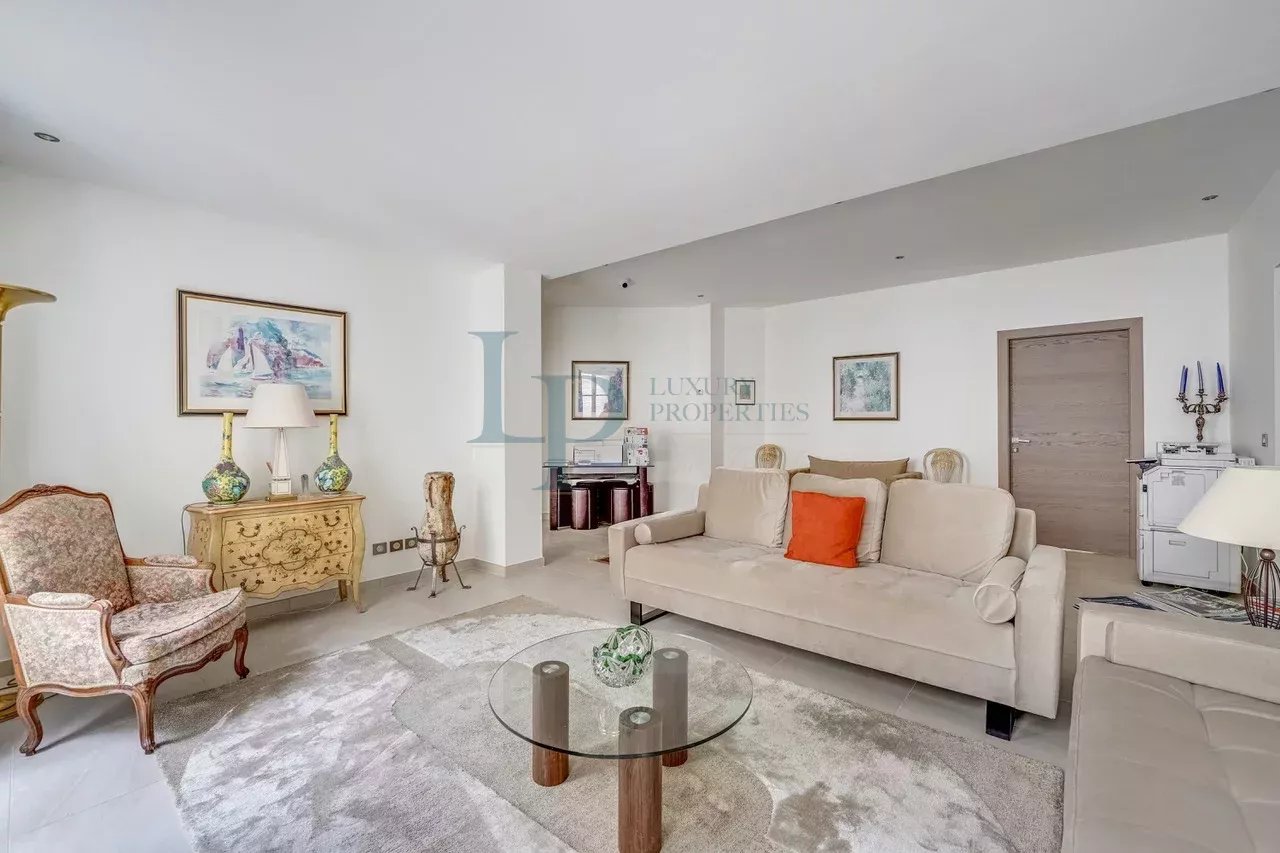 Spacieux appartement de prestige à Paris 8