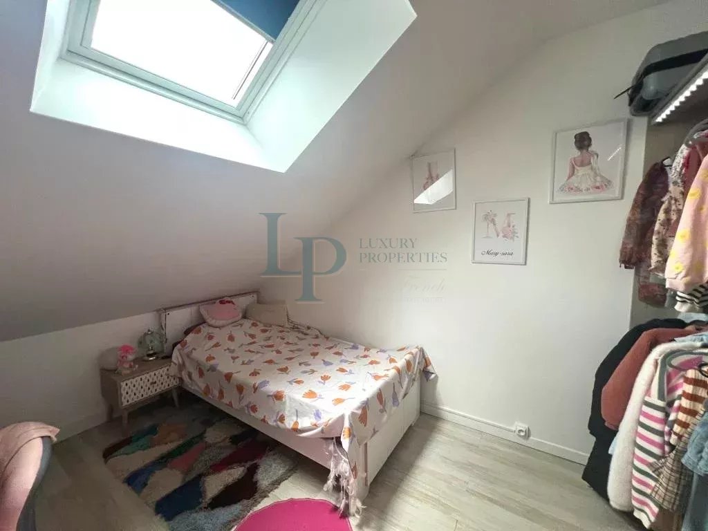 Maison 5 pièces 130 m² et dépendance 50 m² sur terrain de 1165 m² située à Paron