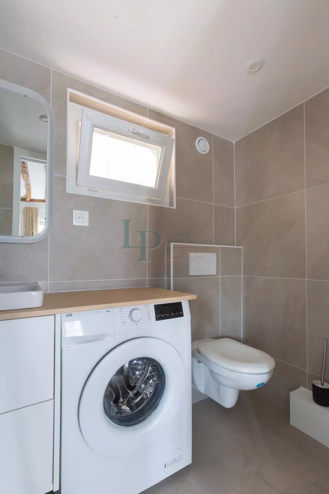 EXCLUSIVITÉ – Studio Paris 8ème rue du Faubourg Saint-Honoré – 28 m2