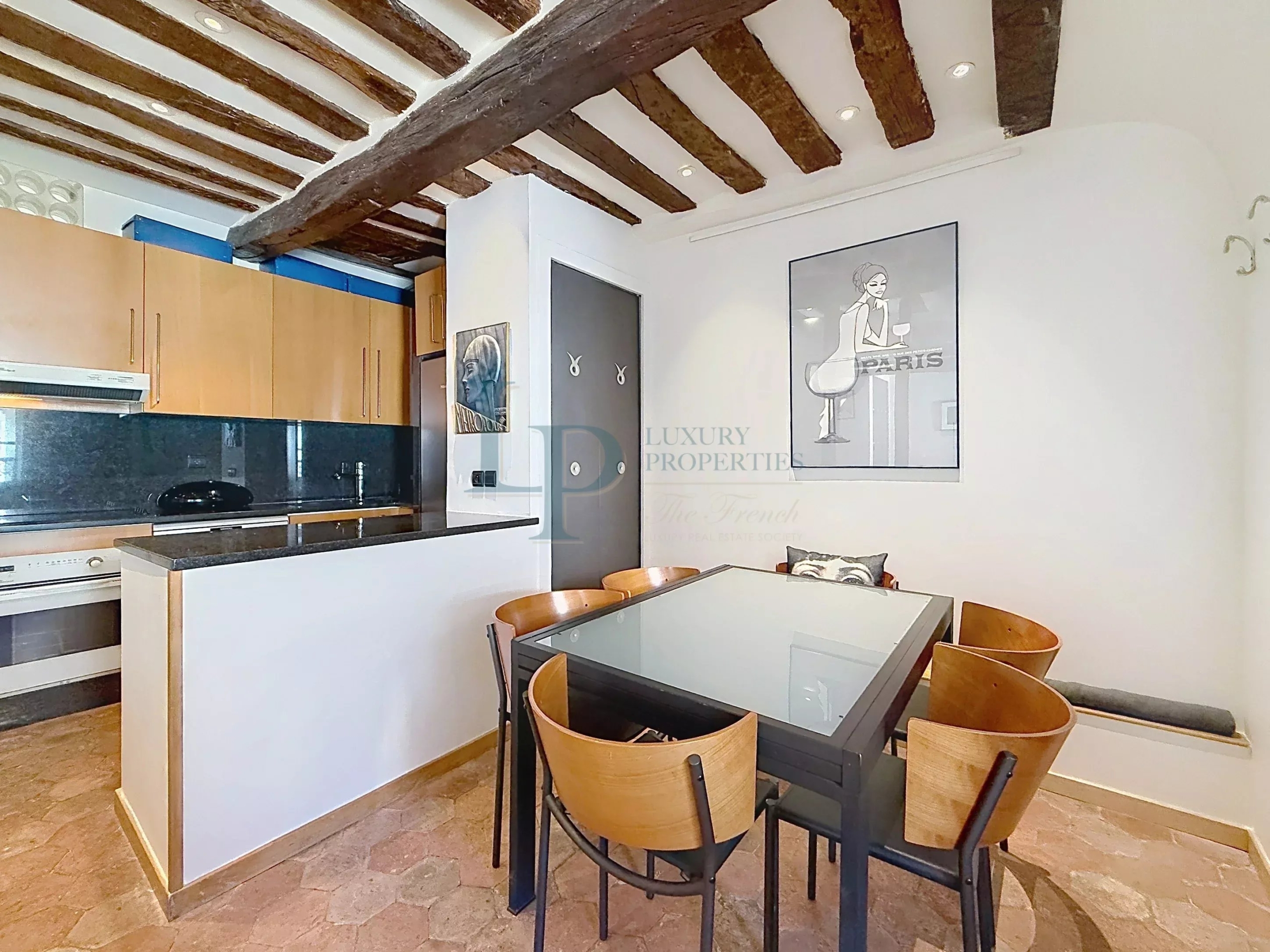 Exclusivité – Île Saint-Louis – Studio / Deux pièces – Dernier étage – Charme parisien