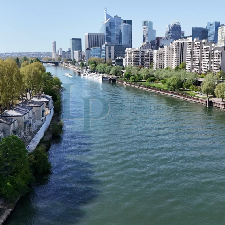 NEUILLY-SUR-SEINE – BORDS DE SEINE – Vue panoramique – Rénovation d’exception – Prestations ultra premium
